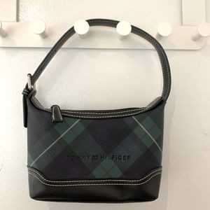 SOLD !!!!!!!!!!!! 💚gorgeous petit Tommy Hilfiger bag💚